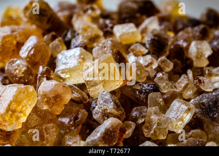 La formazione di cristalli di colore marrone zucchero candito Foto Stock