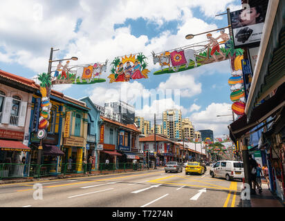 Chinatown, Singapore - 9 Febbraio 2019: Indian business district in Singapore. Vecchio colonail colorati edifici in Little India Foto Stock