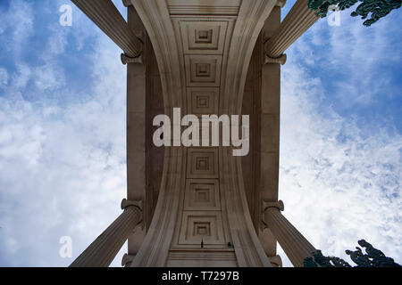 Incredibile a bassa angolazione dell'arco a Marble Arch a Londra Foto Stock