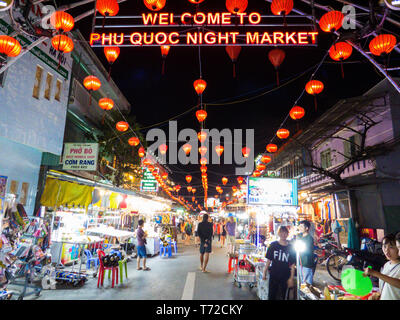 PHU QUOC, VIETNAM - Febbraio 5, 2018: "L'unità Phu Quoc Mercato Notturno' in Duong Dong. Foto Stock