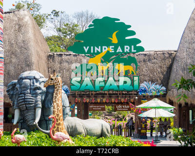 PHU QUOC, VIETNAM - 12 febbraio 2018: vista dell'ingresso al Vinpearl zoo Safari. Foto Stock