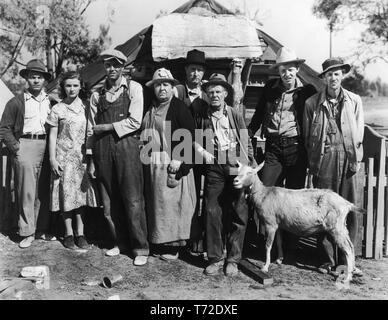 Eddie Quillan nel ruolo di Connie Doris Bowden nel ruolo di Rosasharn Henry fonda nel ruolo di Tom Joad Jane Darwell e ma Joad Russell Simpson nel ruolo di Pa Joad Frank Darien nel ruolo di zio John O.Z. Whitehead nel ruolo di al John Carradine nel ruolo di Jim Casy THE GRAPES OF WIRE 1940 regista John Ford romanzo John Steinbeck sceneggiatura Nunnally Johnson Twentieth Century Fox Foto Stock