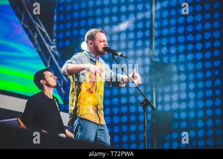 Roma, Italia. 01 Maggio, 2019. Vincitore della scorsa edizione del fattore X-Italia, Marco Anastasio eseguita dal vivo sul palco del Primo Maggio in concerto a Roma. Il " giorno " Concerto è un evento organizzato ogni anno a Roma dai sindacati CGL, CISL e UIL per celebrare i diritti dei lavoratori con la musica. Credito: Luigi Rizzo/Pacific Press/Alamy Live News Foto Stock