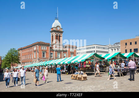 Chesterfield mercato nel centro della città al di fuori del mercato hall Chesterfield Derbyshire England Regno Unito GB Europa Foto Stock