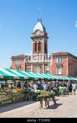 Chesterfield mercato nel centro della città al di fuori del mercato hall Chesterfield Derbyshire England Regno Unito GB Europa Foto Stock