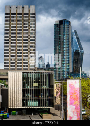 La Max Rayne centro nei pressi del Teatro Nazionale sulla South Bank di Londra. Essa ospita all'avanguardia officina di verniciatura & uffici di produzione, Foto Stock