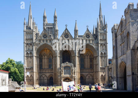 Fronte Ovest, Peterborough Cathedral, Peterborough, CAMBRIDGESHIRE, England, Regno Unito Foto Stock