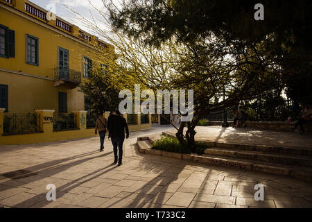 Persone che camminano in Plaka, Atene Grecia Foto Stock