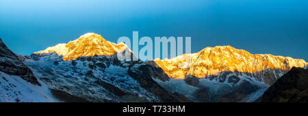 Mattina vista panoramica del monte Annapurna vista dall'Annapurna base camp Nepal Foto Stock