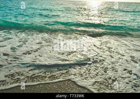 Uno scenario rilassante prima del tramonto nella spiaggia più bella della Grecia- Porto Katsiki in Lefkada Foto Stock