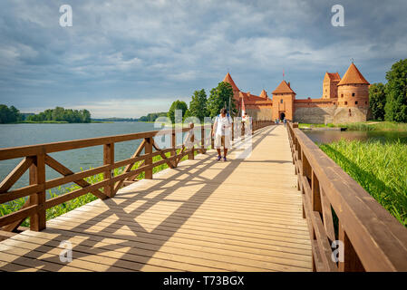 TRAKAI, Lituania - 9 Luglio 2018: il Castello di Trakai su un isola del Lago di Galve, Lituania Foto Stock