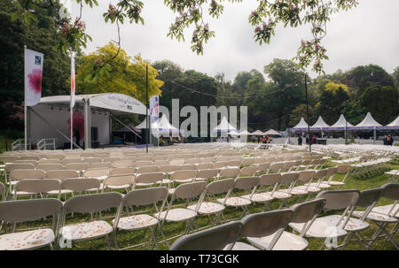 L'area di intrattenimento al Chelsea Flower Show a Londra, Regno Unito. Foto Stock