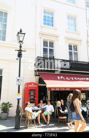 Motcombs Bar & Brasserie sulla elegante Motcomb Street, nel quartiere di Belgravia, London SW1, Regno Unito Foto Stock