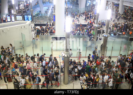 I cinesi visita turistica di hong kong West Kowloon Station. è la stazione di Guangzhou-Shenzhen-Hong Kong Express Rail Link (Hong Kong sezione) Foto Stock