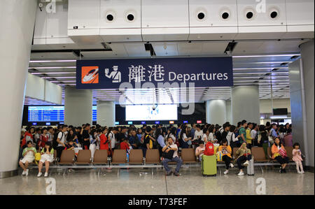 I cinesi visita turistica di hong kong West Kowloon Station. è la stazione di Guangzhou-Shenzhen-Hong Kong Express Rail Link (Hong Kong sezione) Foto Stock
