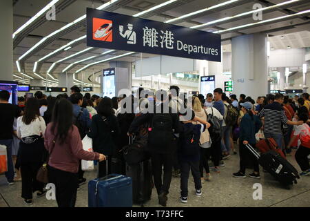 I cinesi visita turistica di hong kong West Kowloon Station. è la stazione di Guangzhou-Shenzhen-Hong Kong Express Rail Link (Hong Kong sezione) Foto Stock