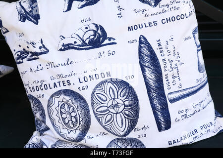 Chocolatier francese cioccolatini rococò shop su elegante Motcomb Street, nell'elegante Belgravia di Londra SW1, Regno Unito Foto Stock