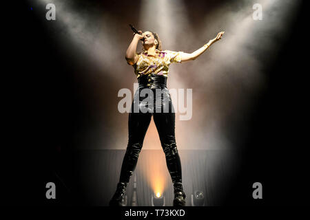 2 maggio 2019 - Toronto, Ontario, Canada - cantante spagnolo RosalÃ-a Vila Tobella, meglio noto con il suo nome di fase RosalÃ-a, eseguite un sold out show in Toronto. Nella foto: ROSALIA (credito Immagine: © Angelo Marchini/ZUMA filo) Foto Stock