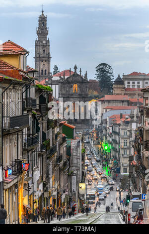 La vita della città di Porto, la seconda più grande città in Portogallo; Porto, Portogallo Foto Stock