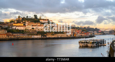 Porto di Riverside Quartiere; Ribeira, Porto, Portogallo Foto Stock