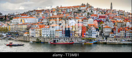 Porto di Riverside Quartiere; Ribeira, Porto, Portogallo Foto Stock