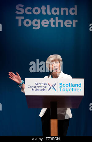 Il primo ministro Theresa Maggio affronta i delegati durante la Scottish conservatori' festa annuale conferenza presso il Centro Conferenze ed Esposizioni di Aberdeen. Foto Stock