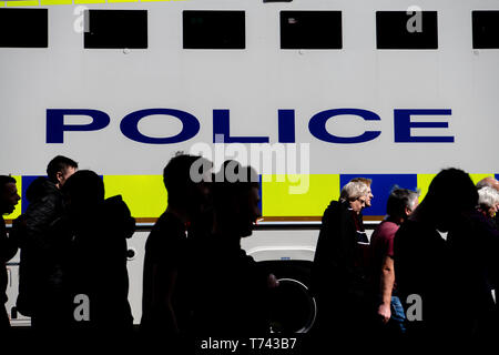 Hibs vs cuori, Easter Road Stadium, polizia, G4S di controllo di sicurezza per la funzione di camera, ventilatori Foto Stock