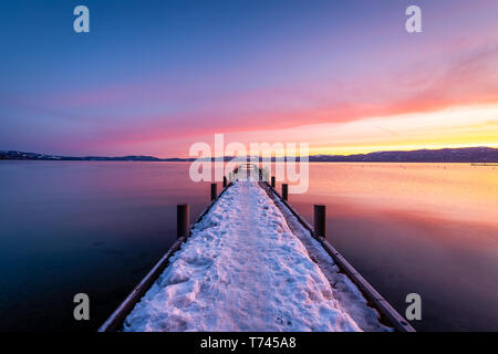 Alba da Valhalla Pier in South Lake Tahoe Foto Stock