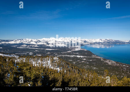 Vista in elevazione del Lake Tahoe Foto Stock