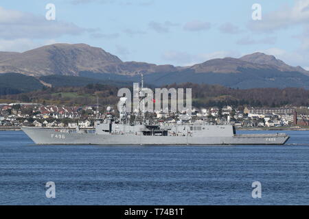 TCG Gökova (F496), un Gabya-classe (o G-classe) frigate azionato dalla Marina turca, passando Gourock all'inizio dell'esercizio comune della Warrior 19-1. Foto Stock