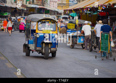 BANGKOK, Tailandia - 04 gennaio 2019: tuk-tuk scooter la mattina street Foto Stock