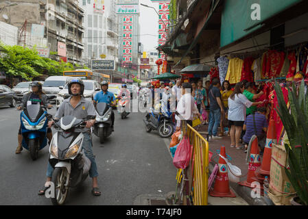 BANGKOK, Tailandia - 04 gennaio 2019: su una strada della citta'. Bangkok Chinatown Foto Stock