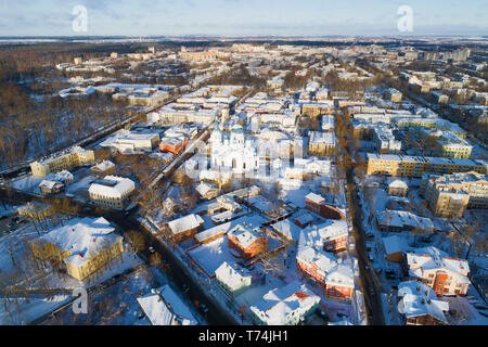 Panorama di Gatchina su un pomeriggio di gennaio (la fotografia aerea). Regione di Leningrado, Russia Foto Stock