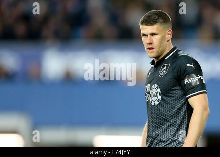 Liverpool, Regno Unito. 03 Maggio, 2019. Johann Gudmundsson di Burnley guarda a. Premier League, Everton v Burnley a Goodison Park di Liverpool venerdì 3 maggio 2019. Questa immagine può essere utilizzata solo per scopi editoriali. Solo uso editoriale, è richiesta una licenza per uso commerciale. Nessun uso in scommesse, giochi o un singolo giocatore/club/league pubblicazioni. pic da Chris Stading/Andrew Orchard fotografia sportiva/Alamy Live news Credito: Andrew Orchard fotografia sportiva/Alamy Live News Foto Stock