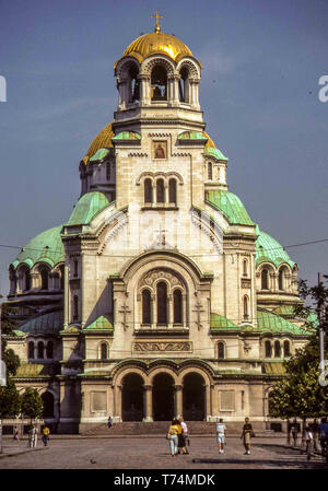 Sofia, Bulgaria. 2 agosto, 1991. L'oro a cupola, Neo-Byzantine stile, St. Cattedrale Alexander Nevsky a Sofia, capitale della Bulgaria, è una delle più grandi cattedrali ortodosse orientali e la chiesa cristiana di edifici nel mondo ed è la principale attrazione turistica. Credito: Arnold Drapkin/ZUMA filo/Alamy Live News Foto Stock