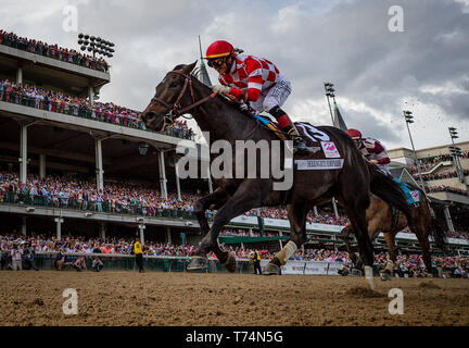 Louisville, Kentucky, Stati Uniti d'America. Il 3 maggio, 2019. LOUISVILLE, Kentucky - 03 Maggio: Serengeti Imperatrice con Jose Ortiz vince il Kentucky Oaks a Churchill Downs a Louisville, Kentucky il Maggio 03, 2019. Evers/Eclipse Sportswire/CSM/Alamy Live News Foto Stock