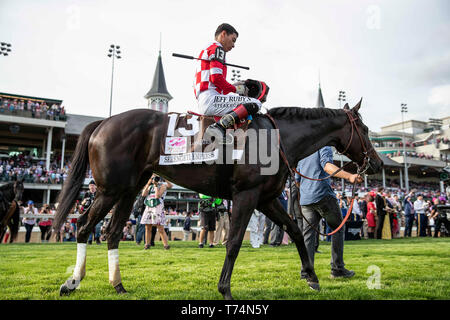 Louisville, Kentucky, Stati Uniti d'America. Il 3 maggio, 2019. LOUISVILLE, Kentucky - 03 Maggio: Serengeti Imperatrice con Jose Ortiz vince il Kentucky Oaks a Churchill Downs a Louisville, Kentucky il Maggio 03, 2019. Evers/Eclipse Sportswire/CSM/Alamy Live News Foto Stock