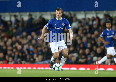 Liverpool, Regno Unito. 03 Maggio, 2019. Morgan Schneiderlin di Everton in azione. Premier League, Everton v Burnley a Goodison Park di Liverpool venerdì 3 maggio 2019. Questa immagine può essere utilizzata solo per scopi editoriali. Solo uso editoriale, è richiesta una licenza per uso commerciale. Nessun uso in scommesse, giochi o un singolo giocatore/club/league pubblicazioni. pic da Chris Stading/Andrew Orchard fotografia sportiva/Alamy Live news Credito: Andrew Orchard fotografia sportiva/Alamy Live News Foto Stock