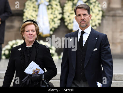 Luxemburg, Lussemburgo. 04 Maggio, 2019. Anne-Marie, ex regina di Grecia e suo figlio Paolo di Grecia lasciare la chiesa dopo i funerali di stato del Lussemburgo del vecchio Granduca Jean. L'ex capo di Stato del Granducato (1964-2000) era morto all'età di 98. Numerosi rappresentanti delle case reali erano presenti alle esequie. Credito: Harald Tittel/dpa/Alamy Live News Foto Stock