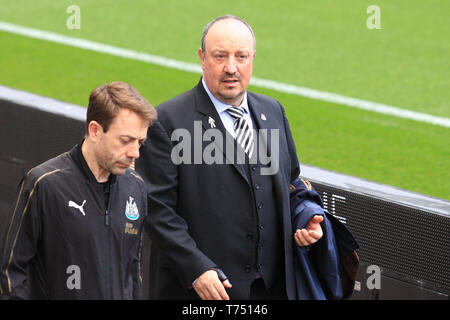 Newcastle upon Tyne, Regno Unito. 04 Maggio, 2019. Newcastle United manager Rafael Benitez arriva prima il match di Premier League fra Newcastle United e Liverpool presso il St James Park, Newcastle sabato 4 maggio 2019. (Credit: Steven Hadlow | MI News) solo uso editoriale, è richiesta una licenza per uso commerciale. Nessun uso in scommesse, giochi o un singolo giocatore/club/league pubblicazioni. La fotografia può essere utilizzata solo per il giornale e/o rivista scopi editoriali. Credito: MI News & Sport /Alamy Live News Foto Stock