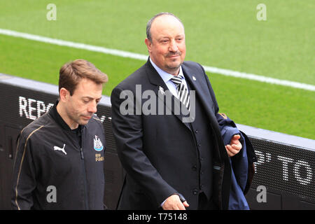 Newcastle upon Tyne, Regno Unito. 04 Maggio, 2019. Newcastle United manager Rafael Benitez arriva prima il match di Premier League fra Newcastle United e Liverpool presso il St James Park, Newcastle sabato 4 maggio 2019. (Credit: Steven Hadlow | MI News) solo uso editoriale, è richiesta una licenza per uso commerciale. Nessun uso in scommesse, giochi o un singolo giocatore/club/league pubblicazioni. La fotografia può essere utilizzata solo per il giornale e/o rivista scopi editoriali. Credito: MI News & Sport /Alamy Live News Foto Stock