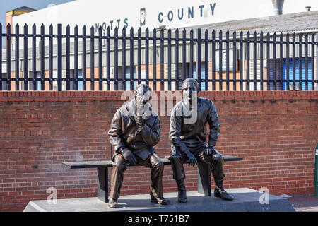 Nottingham, Regno Unito. Il 4 maggio 2019. Notts County è stato relegato dalla English Football League giocando in ciascuna delle campagne 119 poiché la formazione della lega nel 1888-89. Desinenze.Jimmy Sirrel e Jack Wheeler Credito: Ian Francesco/Alamy Live News Foto Stock