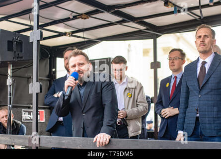 / Varsavia Polonia: Nazionalisti (Konfederacja KORWiN Braun Liroy Narodowcy) dimostrando contro l'Unione europea. Foto Stock