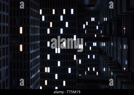 Il faro nel soffitto. Senso di film di fantascienza. Sfondo scuro. Foto Stock