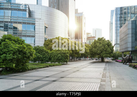 Il paesaggio nel centro della città moderna, un contesto commerciale. Una giornata di sole. Foto Stock