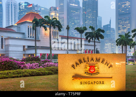 SINGAPORE - 9 Settembre 2015: il parlamento della Repubblica di Singapore edificio. L'edificio risale al 1999. Foto Stock