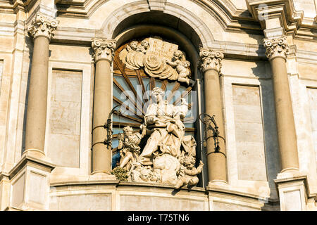 Le sculture della Cattedrale metropolitana di Sant'Agata di Catania, Sicilia, Italia. Foto Stock