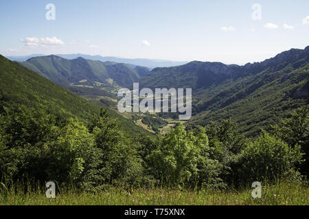 Vista da Col de la Bataille verso il Comune d'Ombleze Vercors Parco Naturale Regionale del Vercors Francia Foto Stock