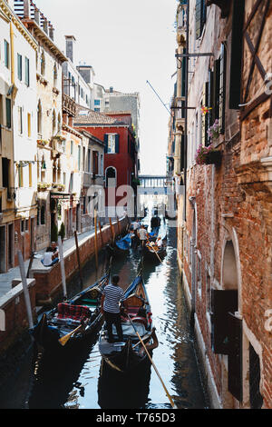 Venezia, Italia - settembre, 9 2018: vista del famoso rio del Vin canal con gondole a Venezia, Italia. Foto Stock