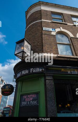 Madre cappuccio rosso, Holloway Road, Londra Foto Stock